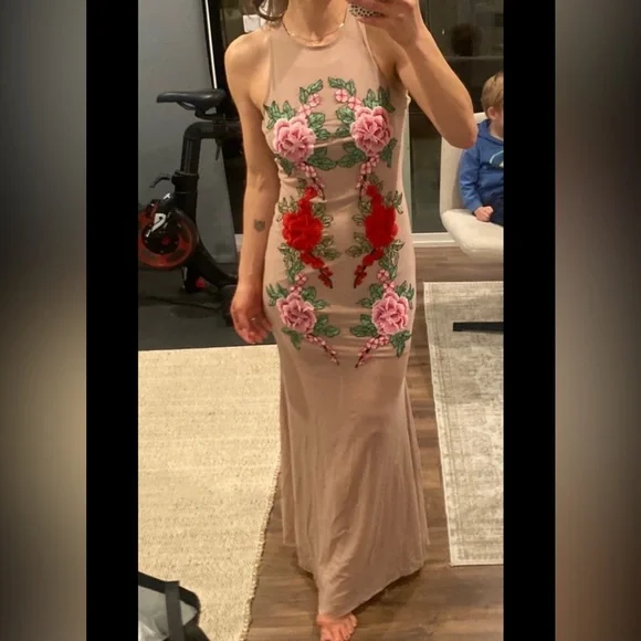 ASOS maxi dress floral detailing - Picture 2 of 4